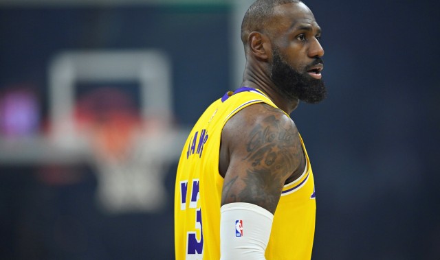 GA黄金甲平台-詹姆斯今日8次失误！追平了本赛季个人单场最高失误数！