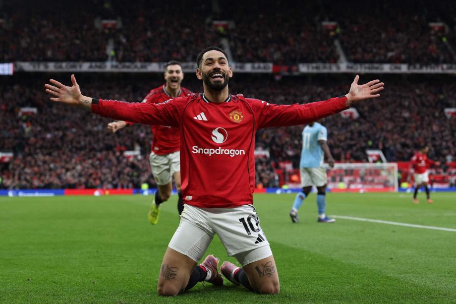 [图]姆伯莫破门多尔古建功 曼联2-0完胜曼城